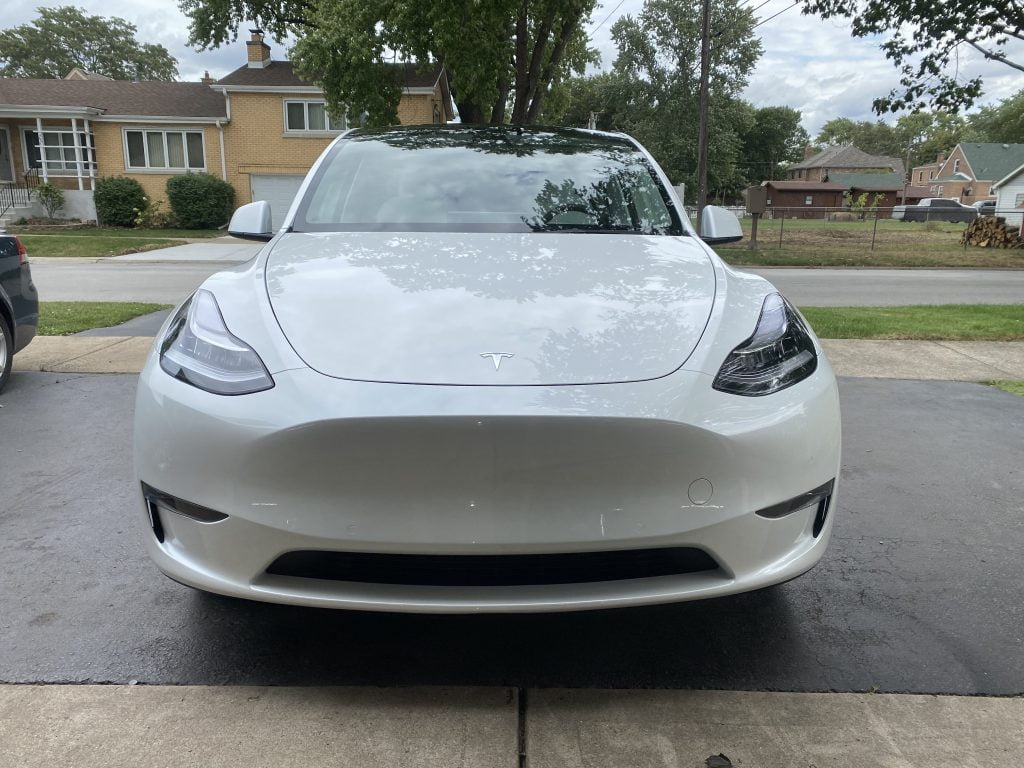 white car get auto detailing service at Lucent ReflectionZ, Chicago, IL